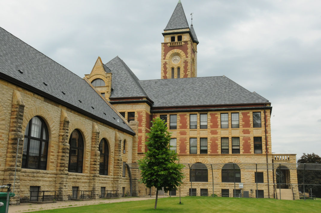 Red Wing Exterior